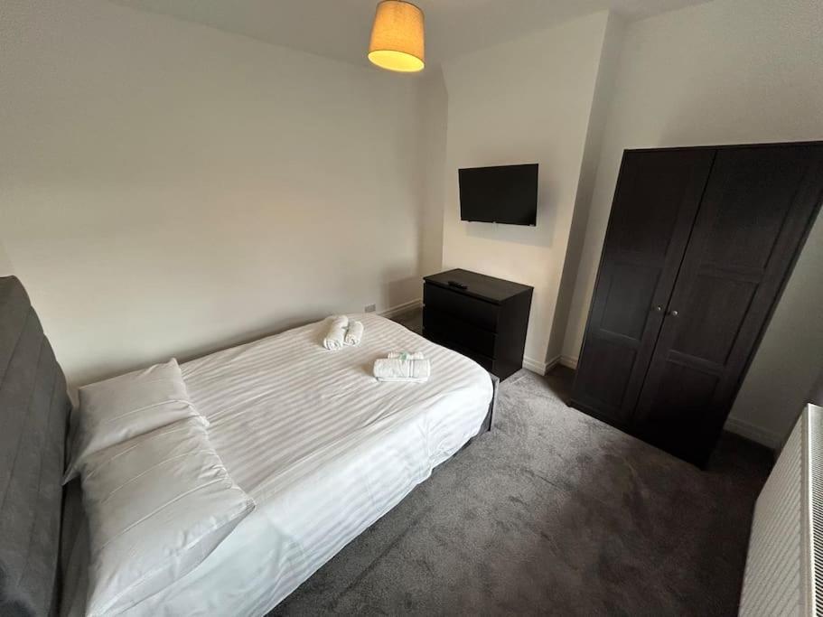 Modern & Spacious 4 Bedroom Home Crewe Zewnętrze zdjęcie