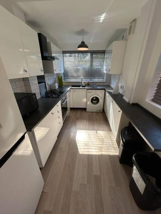 Modern & Spacious 4 Bedroom Home Crewe Zewnętrze zdjęcie