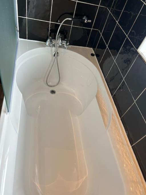 Modern & Spacious 4 Bedroom Home Crewe Zewnętrze zdjęcie