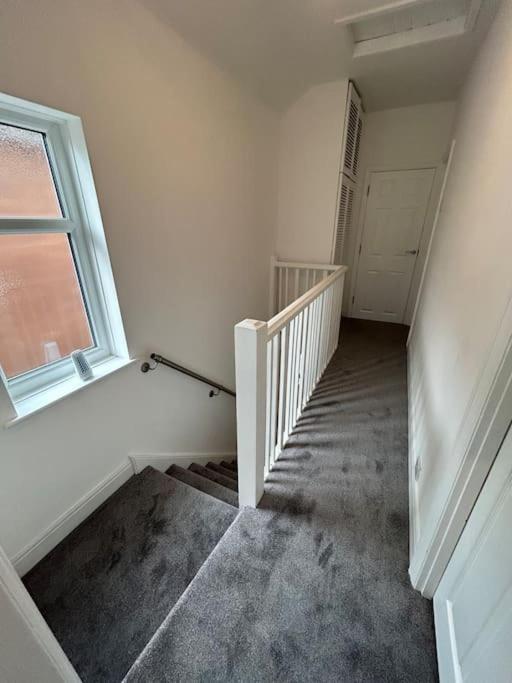 Modern & Spacious 4 Bedroom Home Crewe Zewnętrze zdjęcie