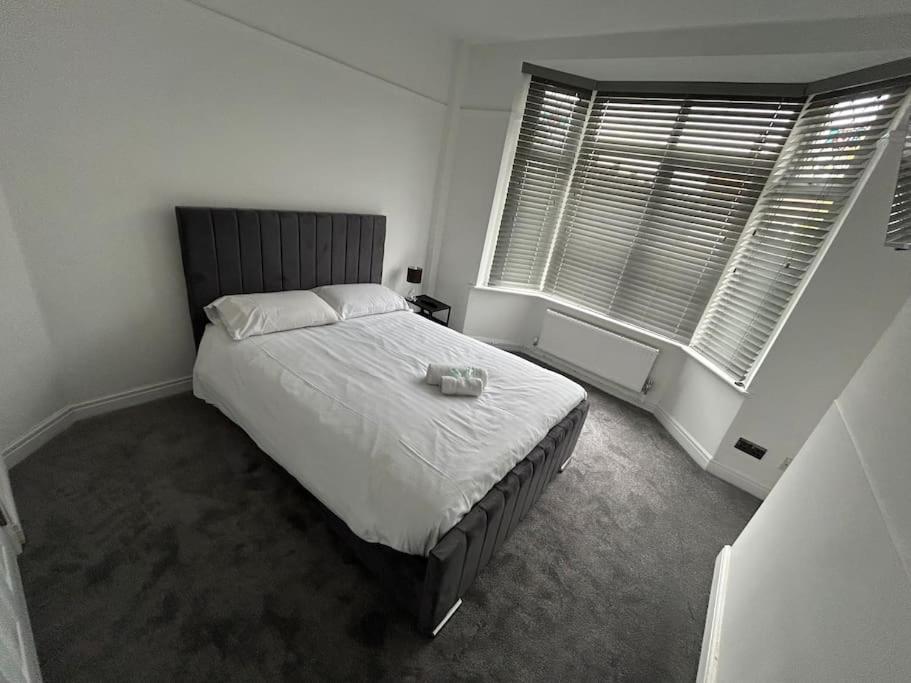 Modern & Spacious 4 Bedroom Home Crewe Zewnętrze zdjęcie
