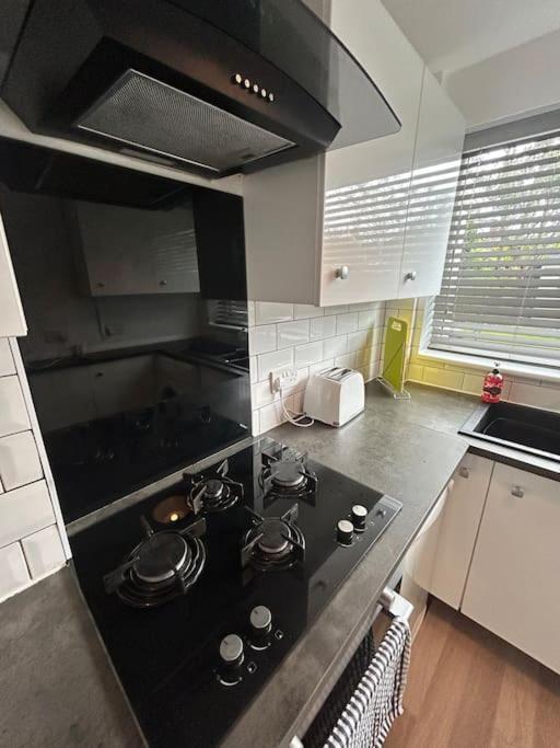 Modern & Spacious 4 Bedroom Home Crewe Zewnętrze zdjęcie
